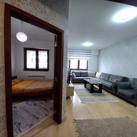 Two Rooms And Kitchen, Bathroom With Balcony Apartment Skopje Extérieur photo