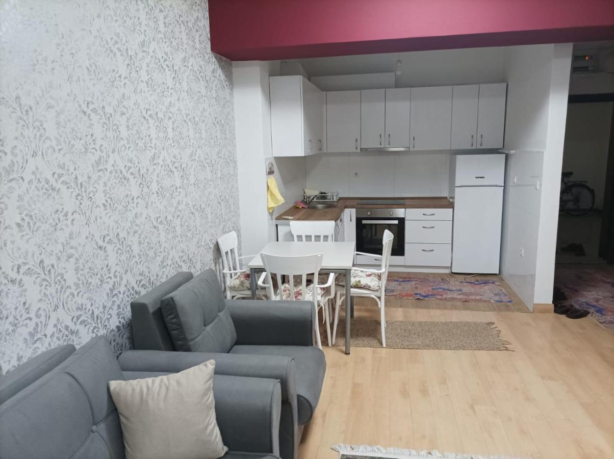Two Rooms And Kitchen, Bathroom With Balcony Apartment Skopje Extérieur photo