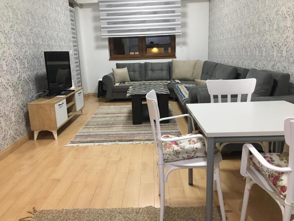 Two Rooms And Kitchen, Bathroom With Balcony Apartment Skopje Extérieur photo
