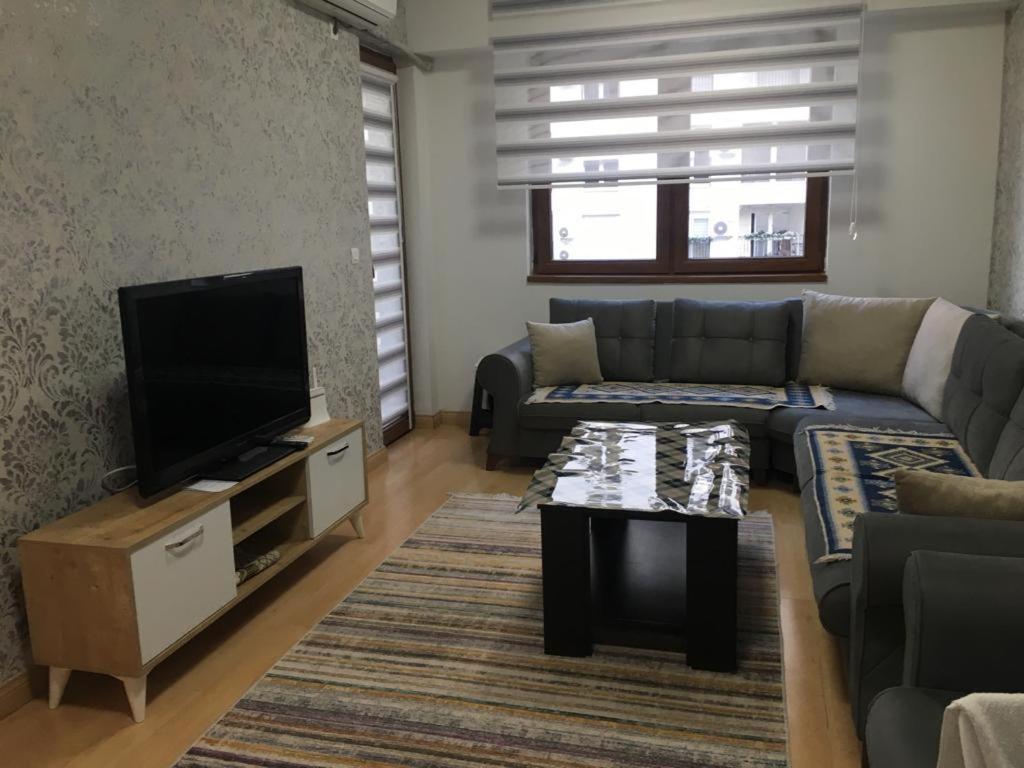 Two Rooms And Kitchen, Bathroom With Balcony Apartment Skopje Extérieur photo