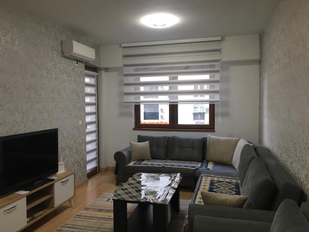 Two Rooms And Kitchen, Bathroom With Balcony Apartment Skopje Extérieur photo