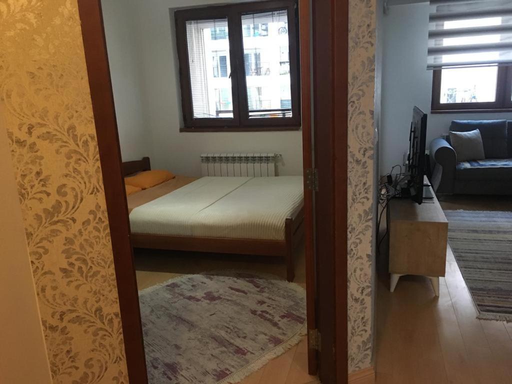 Two Rooms And Kitchen, Bathroom With Balcony Apartment Skopje Extérieur photo