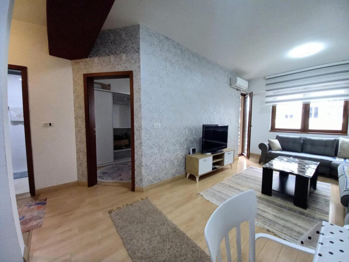 Two Rooms And Kitchen, Bathroom With Balcony Apartment Skopje Extérieur photo