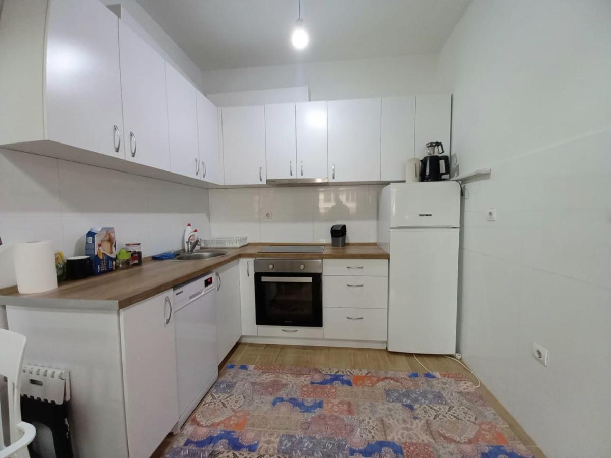 Two Rooms And Kitchen, Bathroom With Balcony Apartment Skopje Extérieur photo