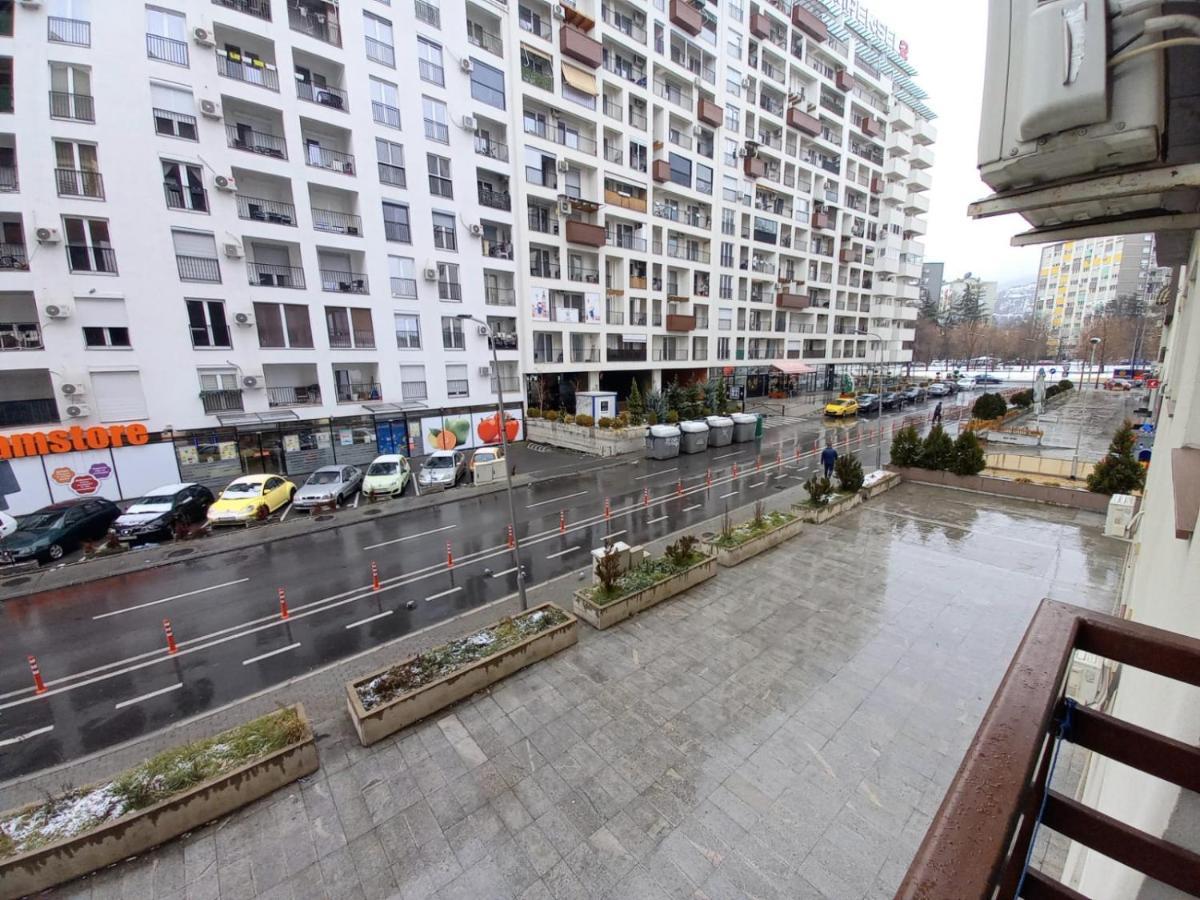 Two Rooms And Kitchen, Bathroom With Balcony Apartment Skopje Extérieur photo