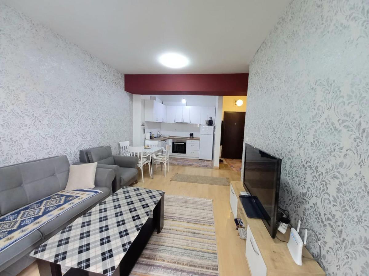 Two Rooms And Kitchen, Bathroom With Balcony Apartment Skopje Extérieur photo
