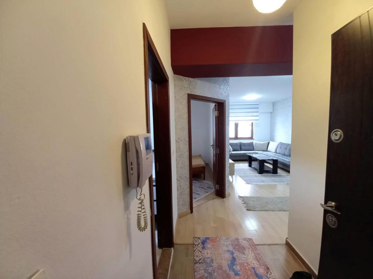 Two Rooms And Kitchen, Bathroom With Balcony Apartment Skopje Extérieur photo